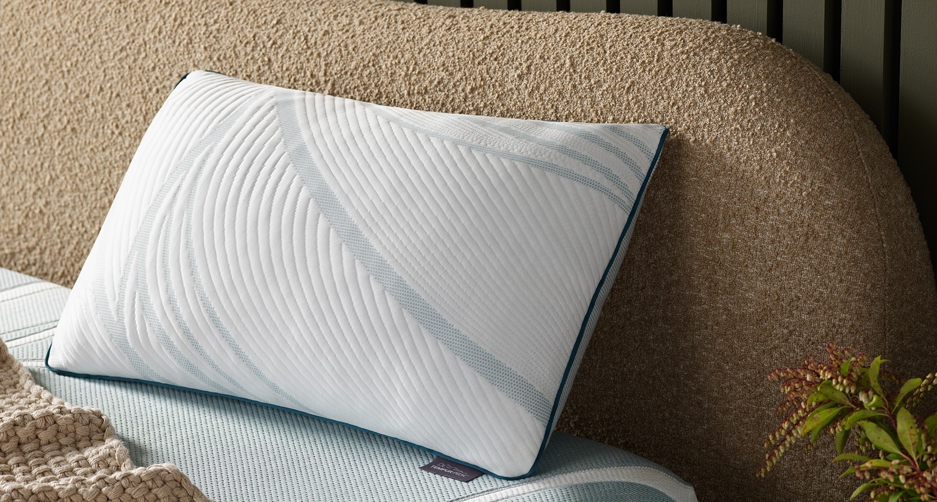 Adapt ProAdjust pillow on Styled Bed
